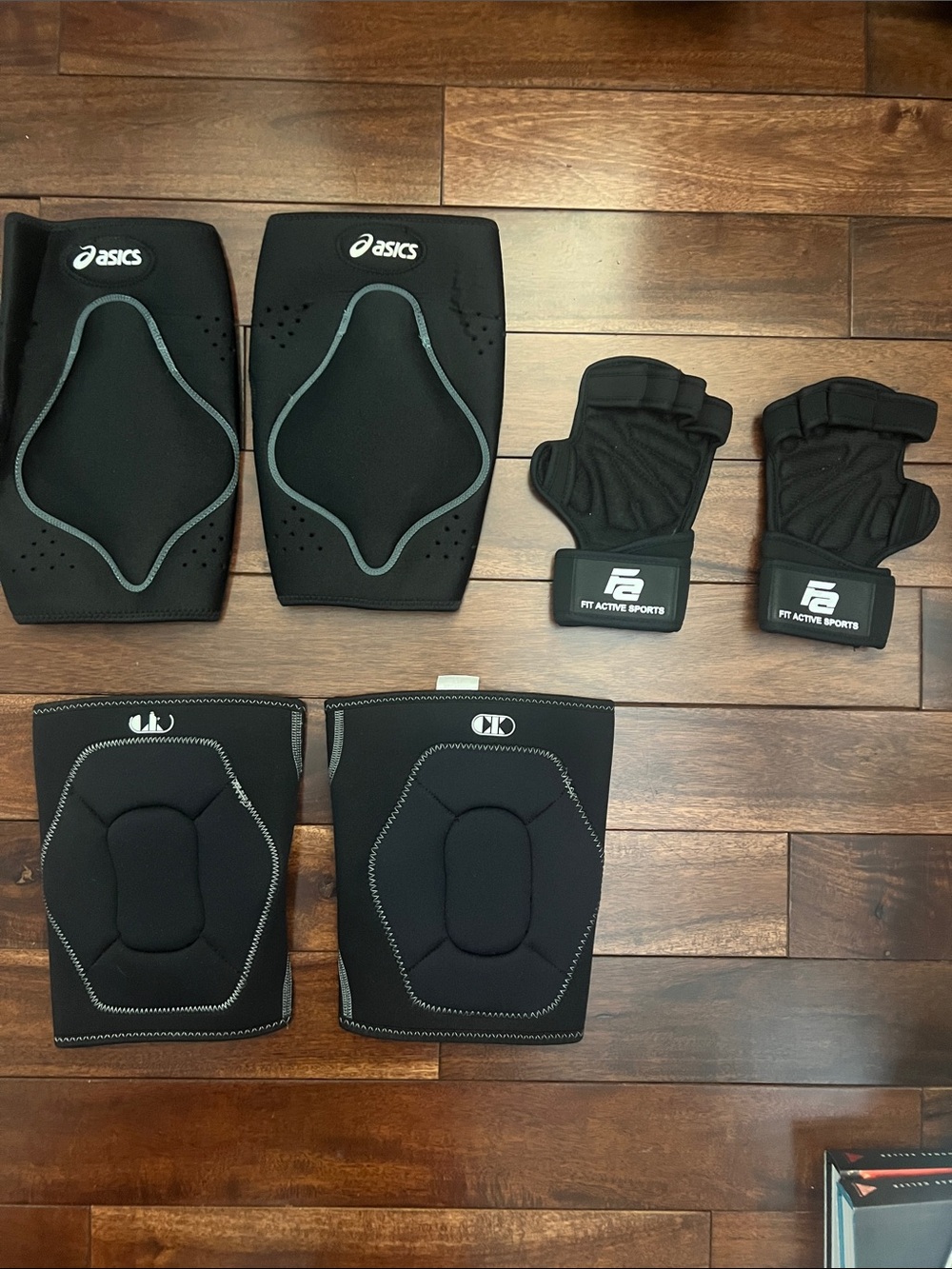 Asics Black Padded Support Sleeves with Fingerless Workout Gloves